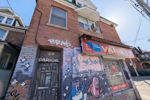 621 Bathurst Street, Toronto, ON M5S 2R2