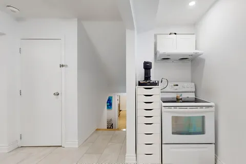 9 Fairchild Avenue, Toronto, ON M2M 1T5