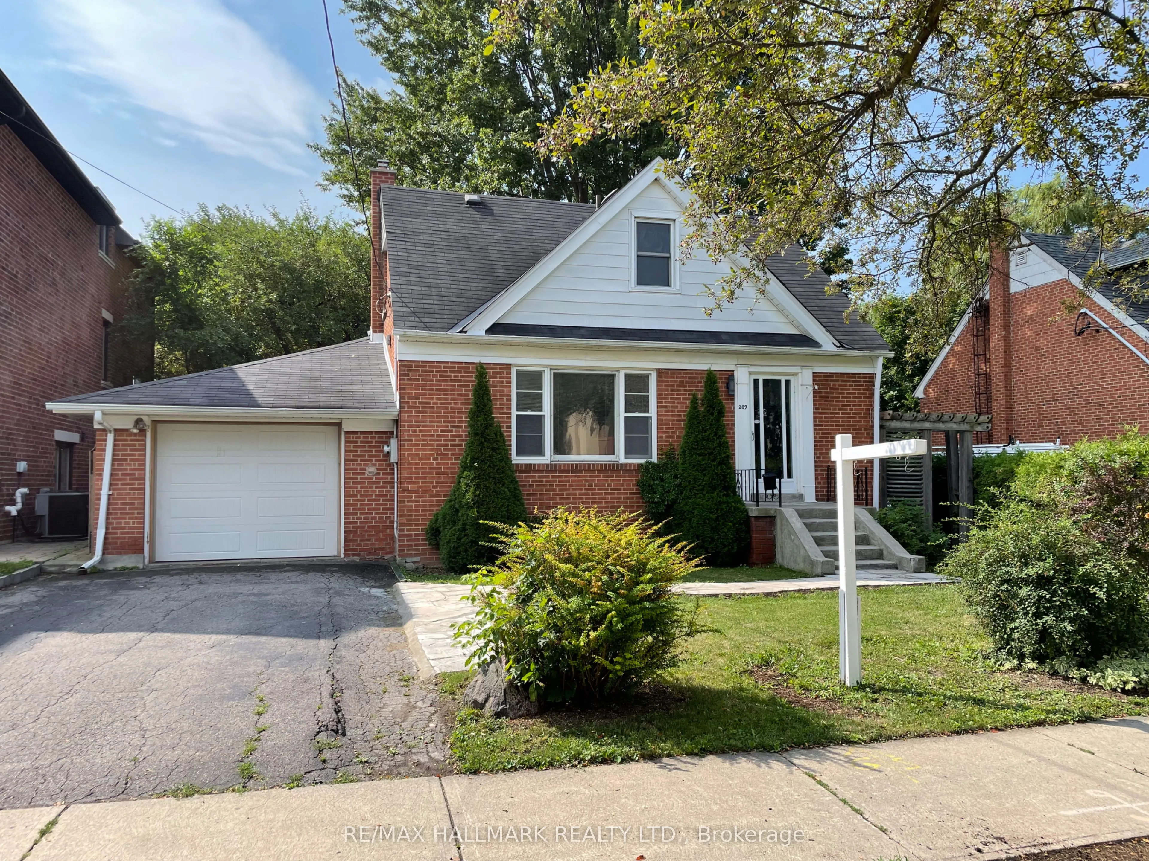 209 Homewood Avenue, Toronto, ON M2M 1K4