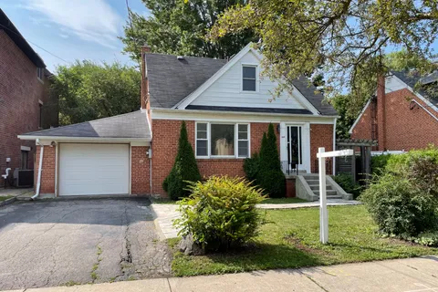 209 Homewood Avenue, Toronto, ON M2M 1K4