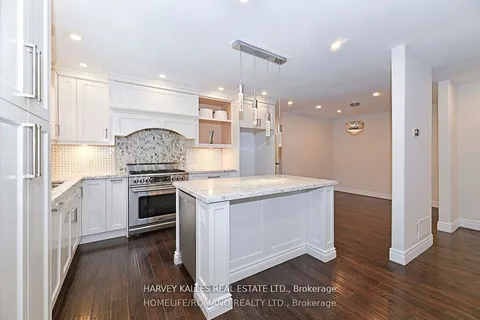 21 King High Avenue, Toronto, ON M3H 3A8