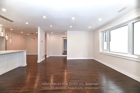 21 King High Avenue, Toronto, ON M3H 3A8