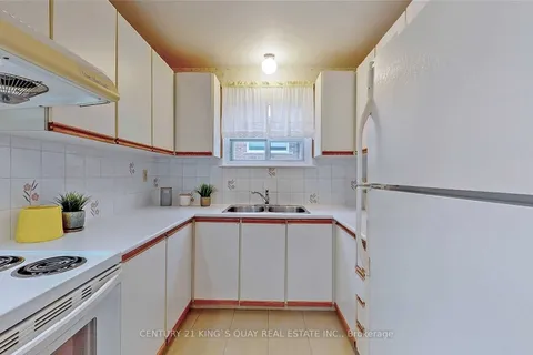 16 Kingslake Road, ON M2J 3C9