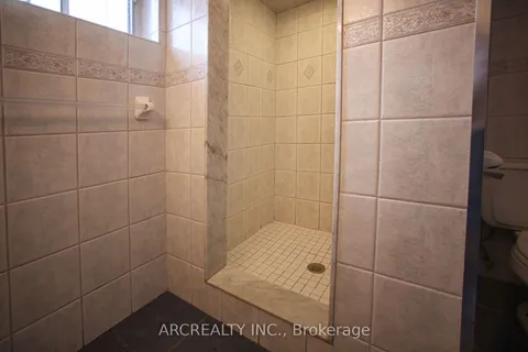 16 Faith Avenue, Toronto, ON M3H 1W3