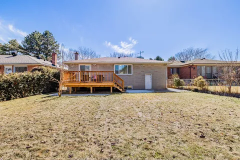 6 Arrowstook Road, Toronto, ON M2K 1J9