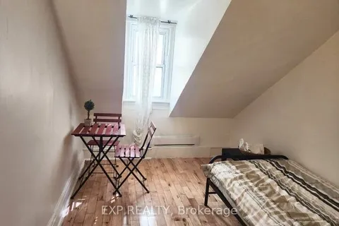 461 Bathurst Street, Toronto, ON M5T 2S9
