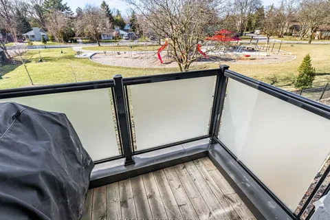 14 Chinook Trail, Toronto, ON M3B 0B4