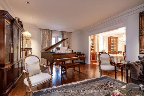 6 Versailles Court, Toronto, ON M3B 2A9