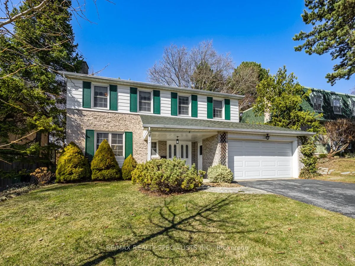 8 Beveridge Drive, Toronto, ON M3A 1N9