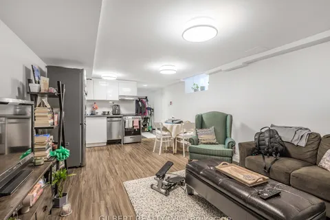 115 gladstone Avenue, Toronto, ON M6J 3L1