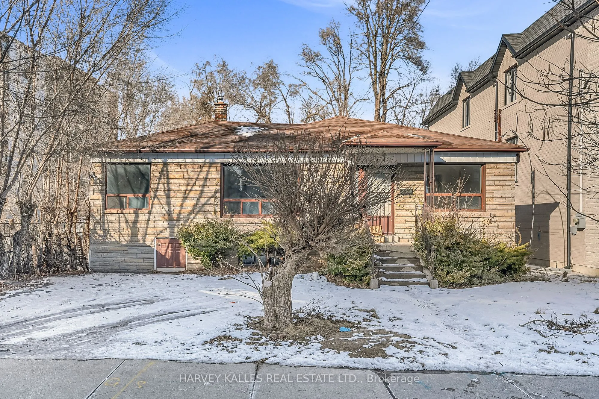 146 Bannockburn Avenue, Toronto, ON M5M 2N5