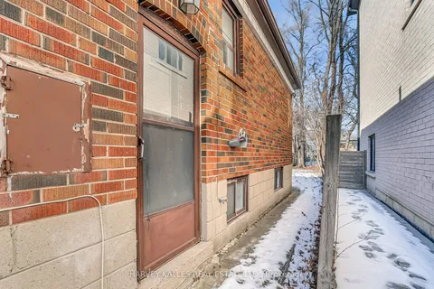 146 Bannockburn Avenue, Toronto, ON M5M 2N5