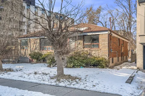 146 Bannockburn Avenue, Toronto, ON M5M 2N5