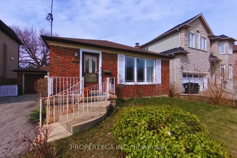 208 Patricia Avenue, Toronto, ON M2M 1J5