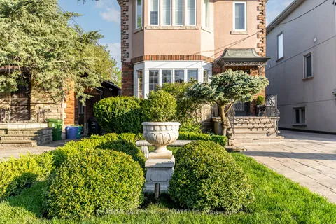 213 Brooke Avenue, Toronto, ON M5M 2K7