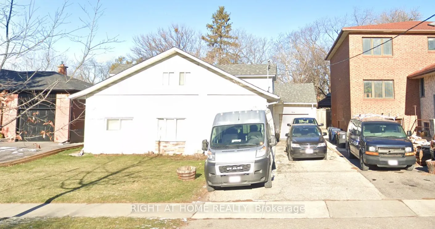 20 Connaught Avenue, Toronto, ON M2M 1G6