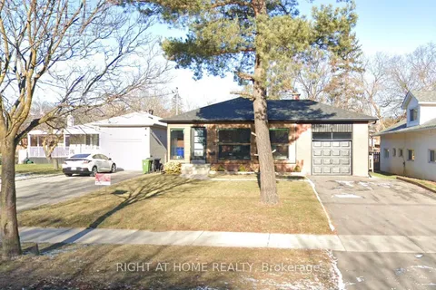 32 Connaught Avenue, Toronto, ON M2M 1G6