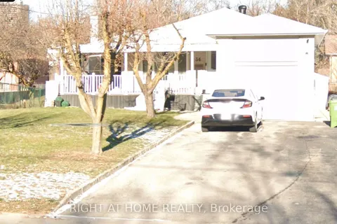 34 Connaught Avenue, Toronto, ON M4L 2V9