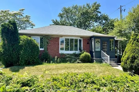 52 Altamont Road, Toronto, ON M2M 1S7