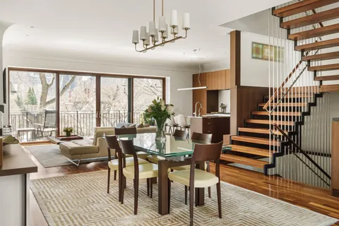 4 Meredith Crescent, Toronto, ON M4W 3B6