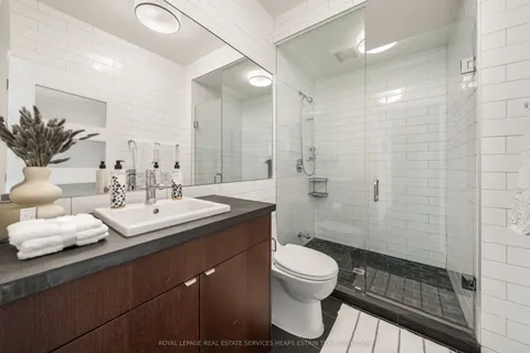4 Meredith Crescent, Toronto, ON M4W 3B6