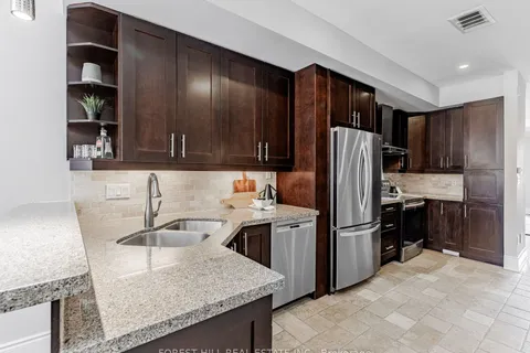 2A Espana Lane, Toronto, ON M2N 7K8