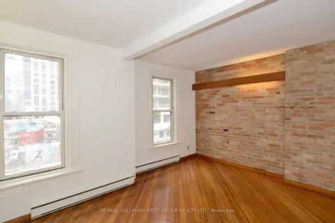37 Mutual Street, Toronto, ON M5B 2A7