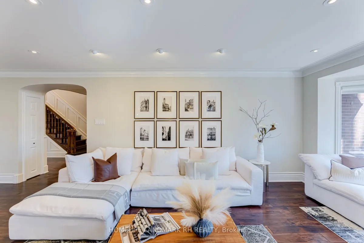 1 Ridgewood Road, ON M5P 1T4