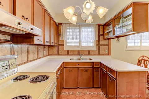 77 Fontainbleau Drive, Toronto, ON M2M 1P1