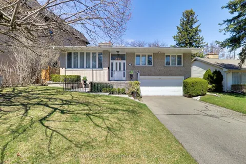 51 Ravenscroft Circle, Toronto, ON M2K 1X1