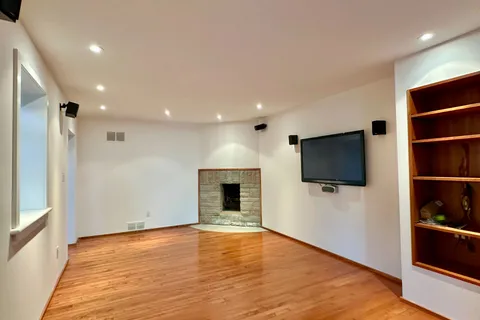 23 South Drive, Toronto, ON M4W 1R2