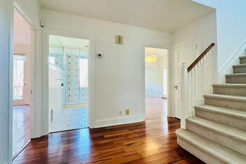 23 South Drive, Toronto, ON M4W 1R2