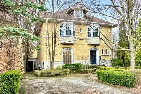 23 South Drive, Toronto, ON M4W 1R2