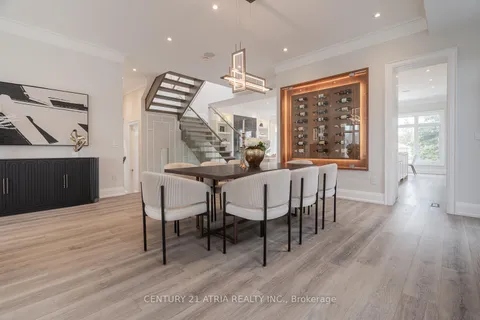 106 Allingham Gardens, Toronto, ON M3H 1Y2