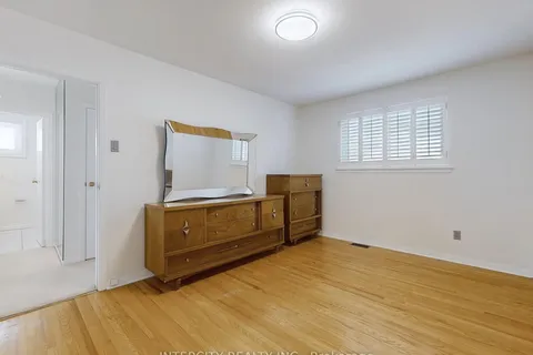 26 Donnalyn Drive, Toronto, ON M2R 2R8