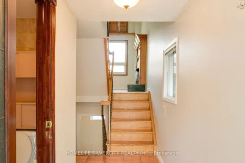 54 Carnival Court, Toronto, ON M2R 3T8
