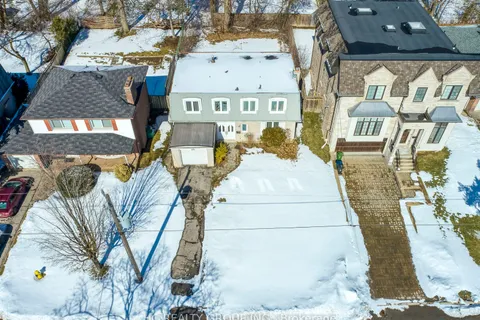 10 Waring Court, Toronto, ON M2N 4G7