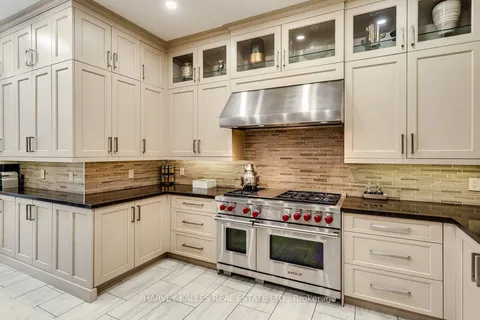 330 Brooke Avenue, Toronto, ON M5M 2L3