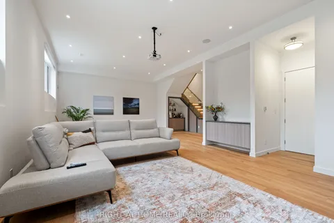 264 Joicey Boulevard, Toronto, ON M5M 2V7