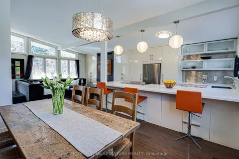 2 Parmbelle Crescent, Toronto, ON M3A 3G6