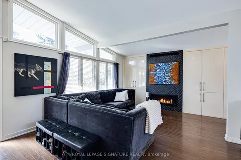2 Parmbelle Crescent, Toronto, ON M3A 3G6