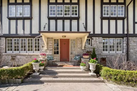 40 Castle Frank Crescent, Toronto, ON M4W 3A3