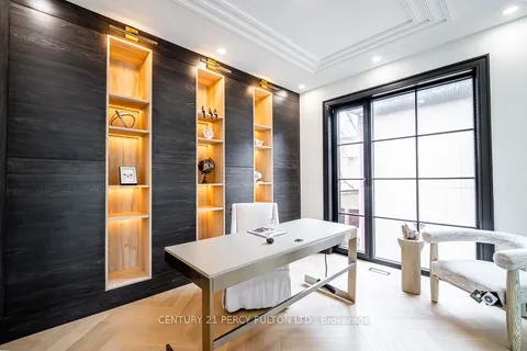 210 Homewood Avenue, Toronto, ON M2M 1K6