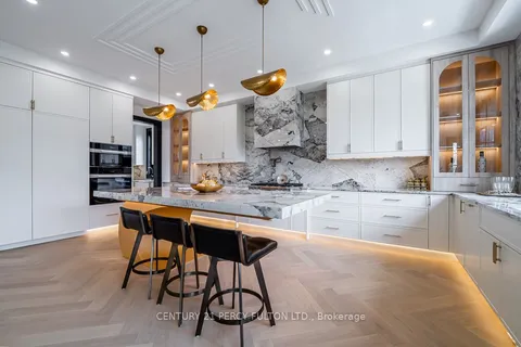 210 Homewood Avenue, Toronto, ON M2M 1K6