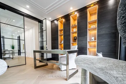 210 Homewood Avenue, Toronto, ON M2M 1K6