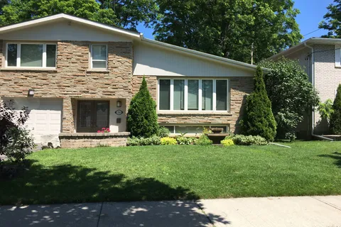 326 Pleasant Avenue, Toronto, ON M2R 2R4