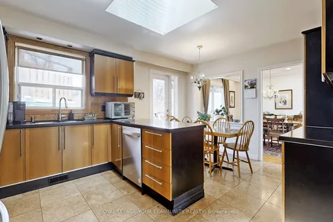 14 Restwell Crescent, Toronto, ON M2K 2A2