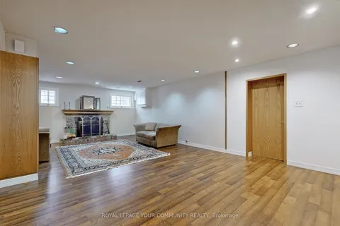 14 Restwell Crescent, Toronto, ON M2K 2A2