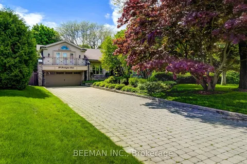 26 Farrington Drive, Toronto, ON M2L 2B6