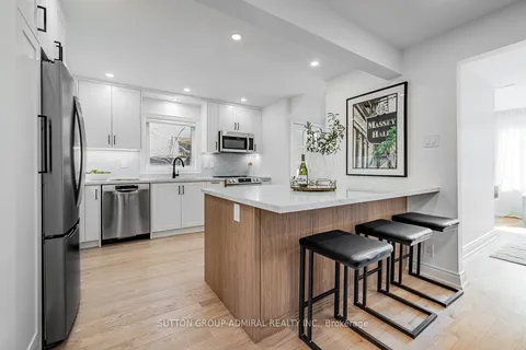 248 Sandringham Drive, Toronto, ON M3H 1G3